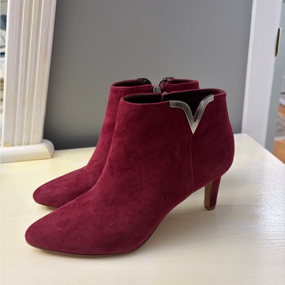 Vince Camuto Iylena Pointed Toe Bootie in Suede